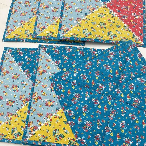 Pioneer Woman Multicolor Reversible Quilted Rose Ditsy Floral Placemats Set of 6 - Picture 4 of 8